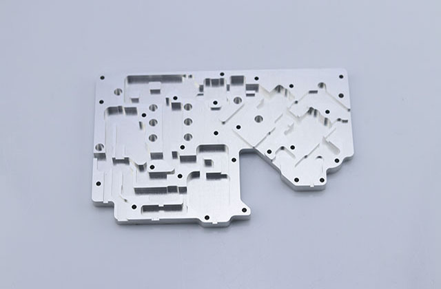 淺談一下CNC加工如何實(shí)現(xiàn)嚴(yán)格CNC加工通訊零件的公差問(wèn)題？