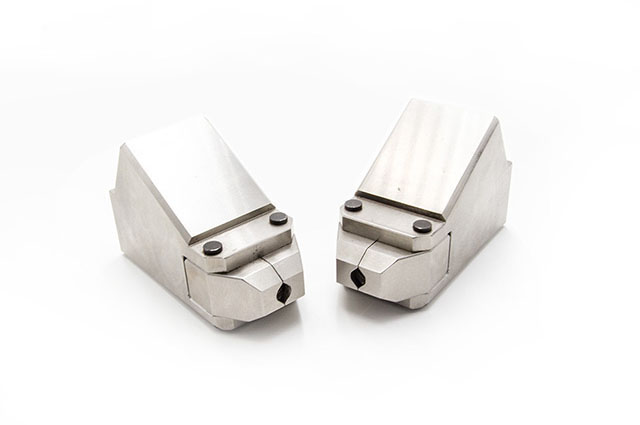 鋁腔體cnc加工中主軸對(duì)滾動(dòng)軸承有哪些要求？加工企業(yè)如何改進(jìn)鋁腔體cnc加工呢？